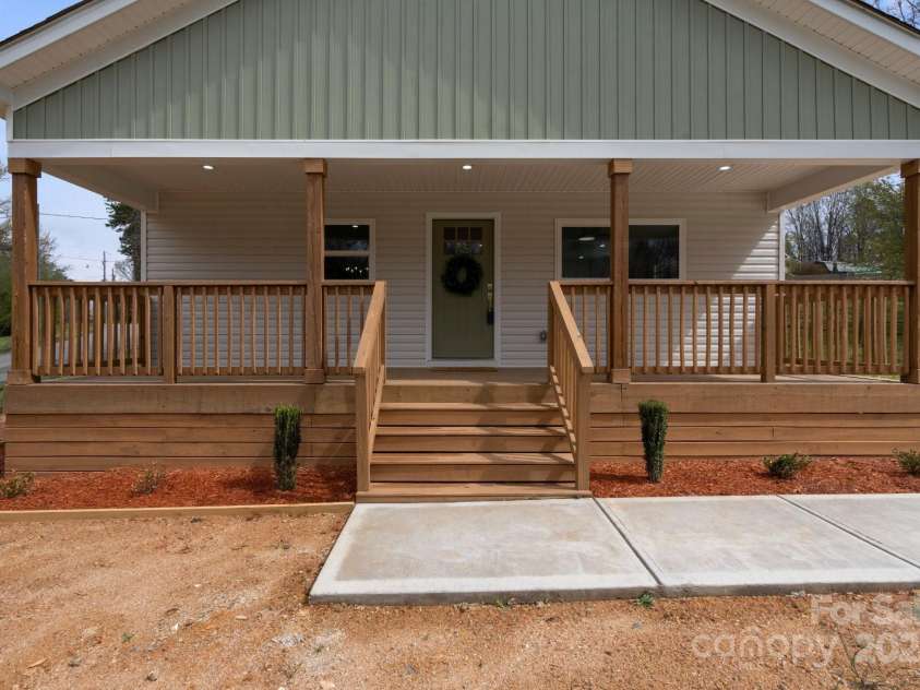 902 Mountain Street, Cherryville, NC 28021.  MLS# CAR4285812, YatesRealty ID 7122. 