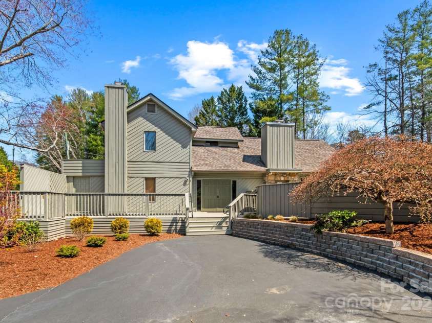 3501 Timber Trail, Asheville, NC 28804.  MLS# CAR4240497, YatesRealty ID 7125. 