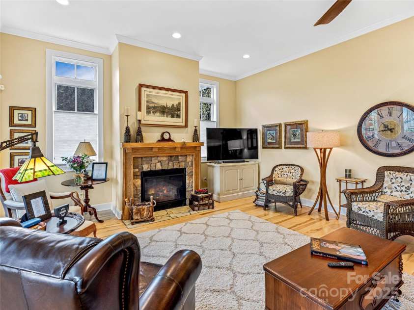 38 Chantilly Drive, Asheville, NC 28804.  MLS# CAR4245606, YatesRealty ID 7126. 