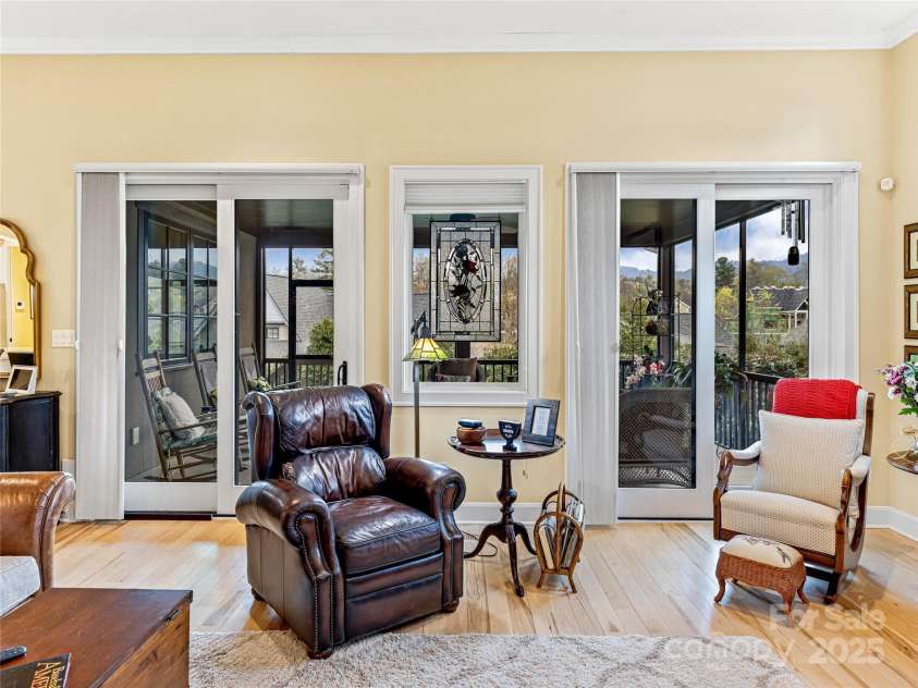 38 Chantilly Drive, Asheville, NC 28804.  MLS# CAR4245606, YatesRealty ID 7126. 