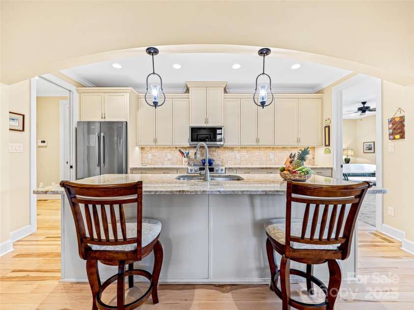 38 Chantilly Drive, Asheville, NC 28804.  MLS# CAR4245606, YatesRealty ID 7126. 