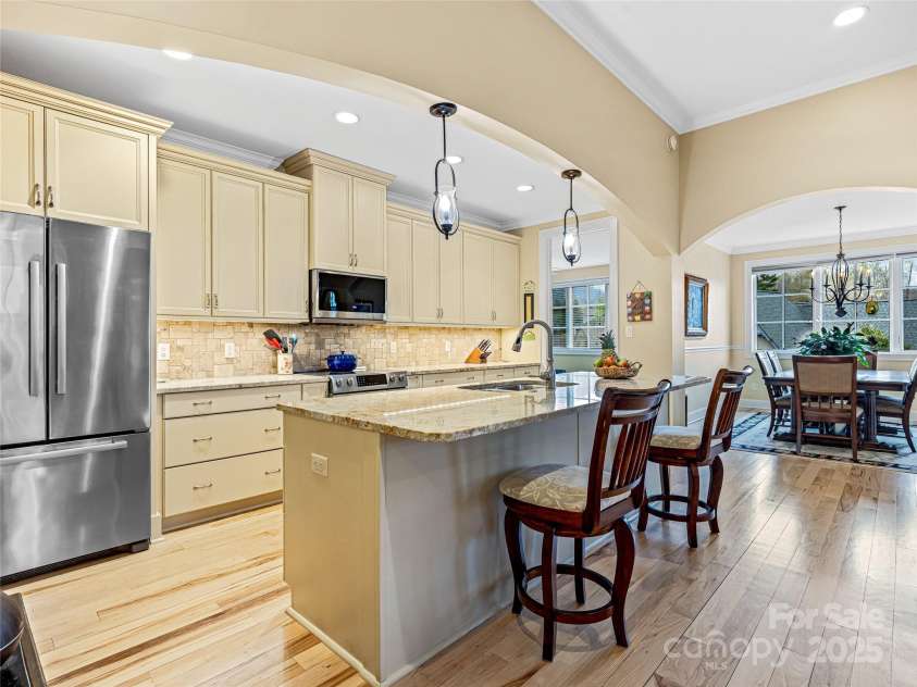 38 Chantilly Drive, Asheville, NC 28804.  MLS# CAR4245606, YatesRealty ID 7126. 