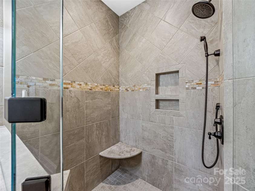 38 Chantilly Drive, Asheville, NC 28804.  MLS# CAR4245606, YatesRealty ID 7126. 