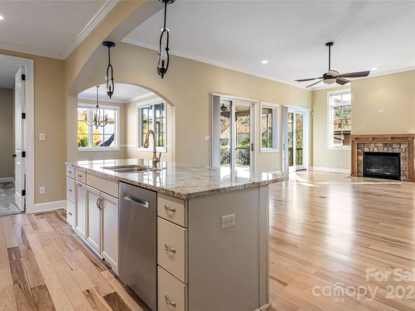 38 Chantilly Drive, Asheville, NC 28804.  MLS# CAR4320562, YatesRealty ID 7126. 