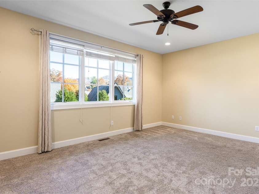 38 Chantilly Drive, Asheville, NC 28804.  MLS# CAR4320562, YatesRealty ID 7126. 