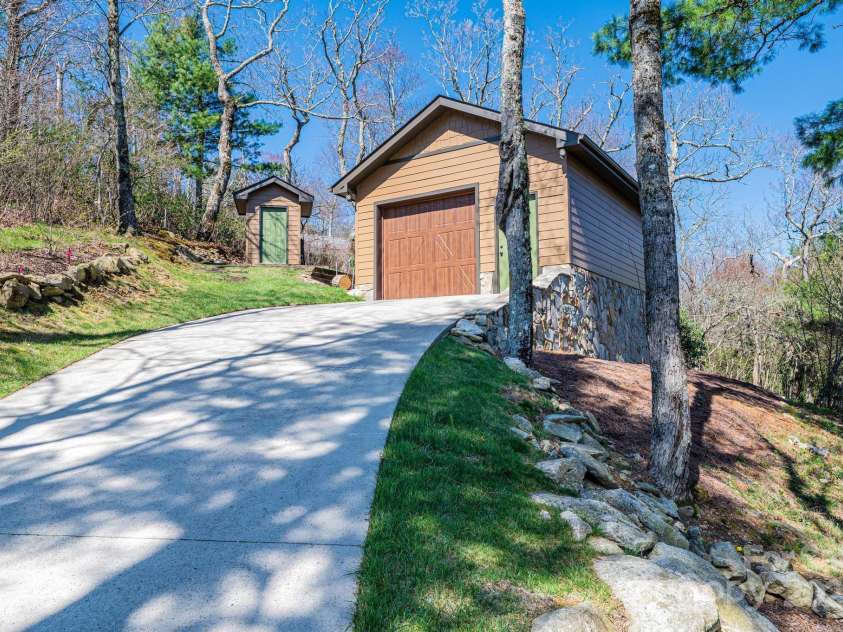 7054 Grandview Circle, Newland, NC 28657.  MLS# CAR4248984, YatesRealty ID 7127. 