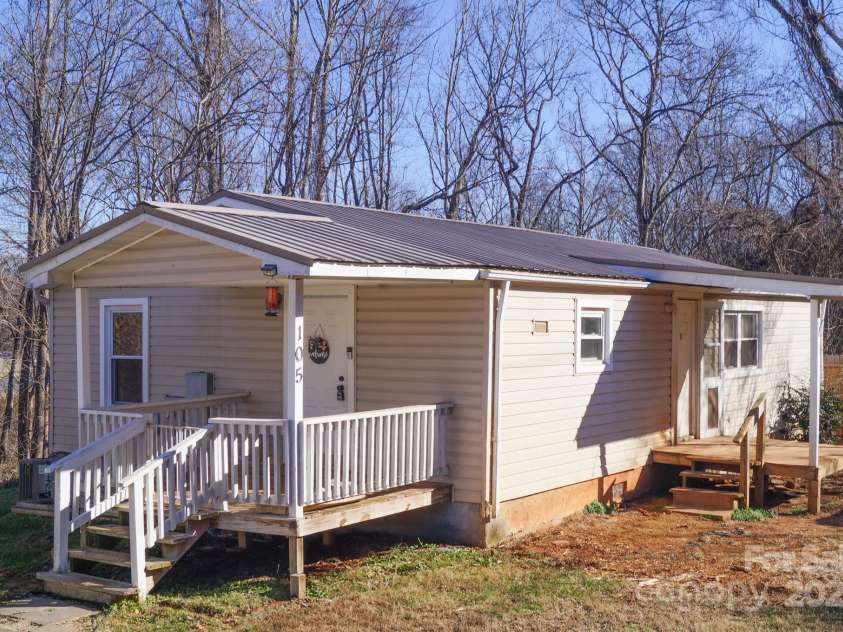 105 Lane Street, Morganton, NC 28655.  MLS# CAR4203390, YatesRealty ID 7128. 