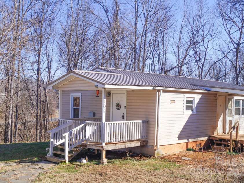 105 Lane Street, Morganton, NC 28655.  MLS# CAR4203390, YatesRealty ID 7128. 