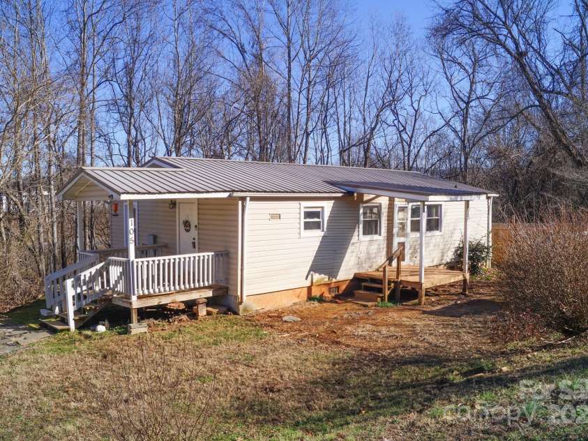 105 Lane Street, Morganton, NC 28655.  MLS# CAR4203390, YatesRealty ID 7128. 