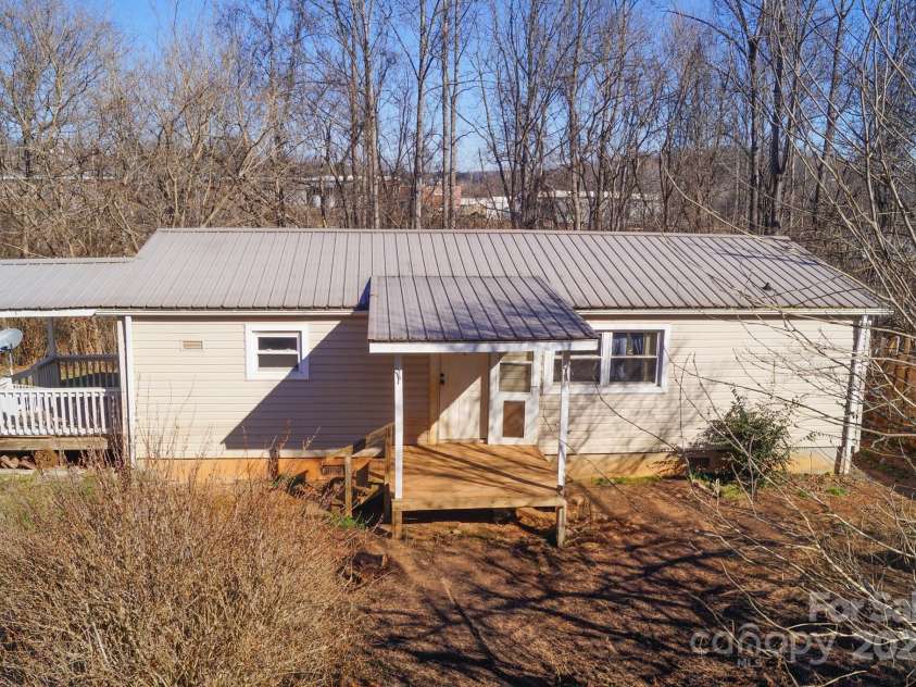 105 Lane Street, Morganton, NC 28655.  MLS# CAR4203390, YatesRealty ID 7128. 