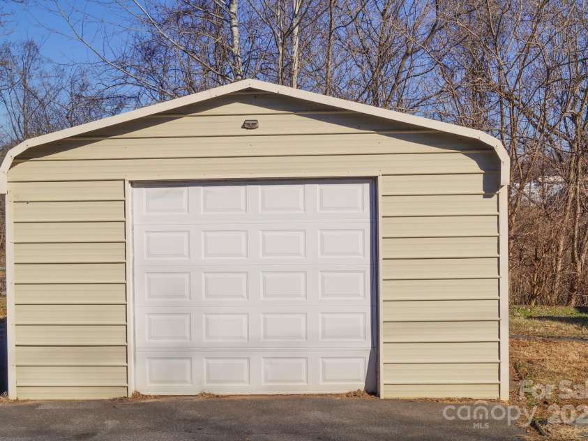 105 Lane Street, Morganton, NC 28655.  MLS# CAR4203390, YatesRealty ID 7128. 