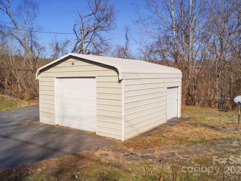 105 Lane Street, Morganton, NC 28655.  MLS# CAR4203390, YatesRealty ID 7128. 