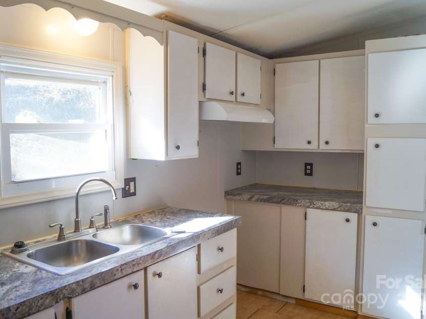 105 Lane Street, Morganton, NC 28655.  MLS# CAR4203390, YatesRealty ID 7128. 