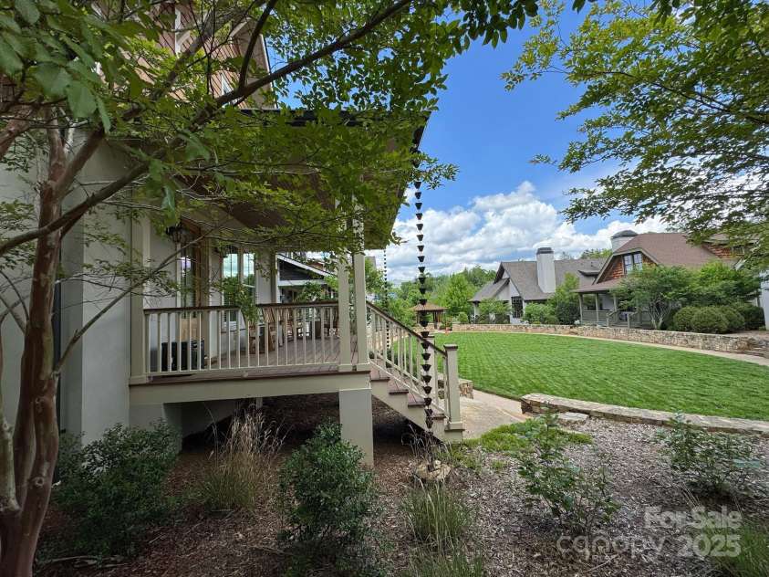 12 Fay Jones Lane, Black Mountain, NC 28711.  MLS# CAR4272405, YatesRealty ID 7128. 