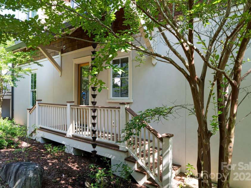 12 Fay Jones Lane, Black Mountain, NC 28711.  MLS# CAR4272405, YatesRealty ID 7128. 