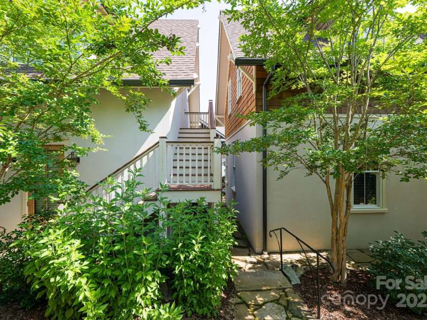 12 Fay Jones Lane, Black Mountain, NC 28711.  MLS# CAR4272405, YatesRealty ID 7128. 