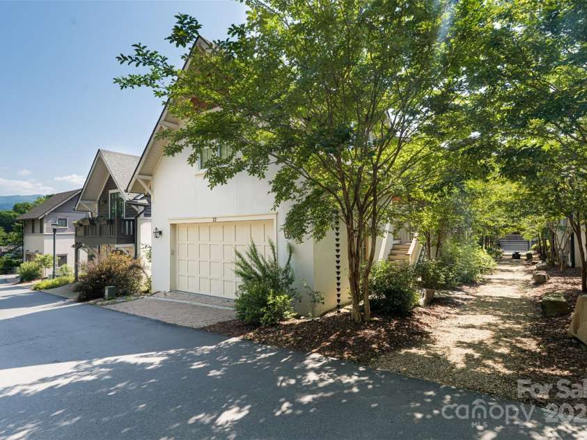 12 Fay Jones Lane, Black Mountain, NC 28711.  MLS# CAR4272405, YatesRealty ID 7128. 