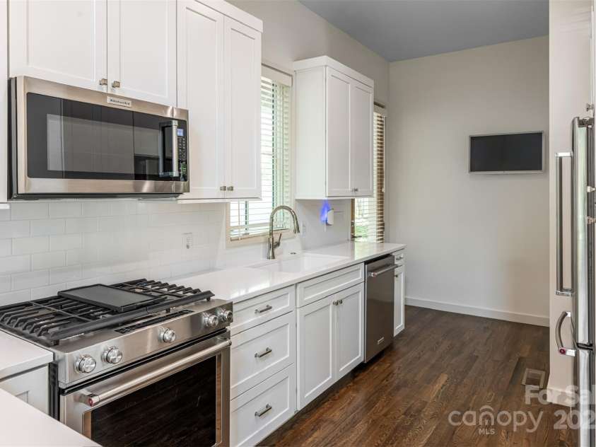 12 Fay Jones Lane, Black Mountain, NC 28711.  MLS# CAR4272405, YatesRealty ID 7128. 
