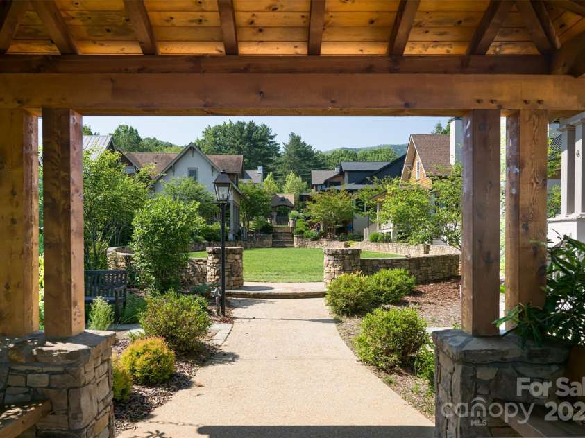12 Fay Jones Lane, Black Mountain, NC 28711.  MLS# CAR4272405, YatesRealty ID 7128. 