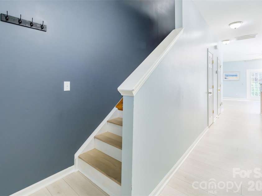 4018 Glenlea Commons Drive, Charlotte, NC 28216.  MLS# CAR4359460, YatesRealty ID 7129. 