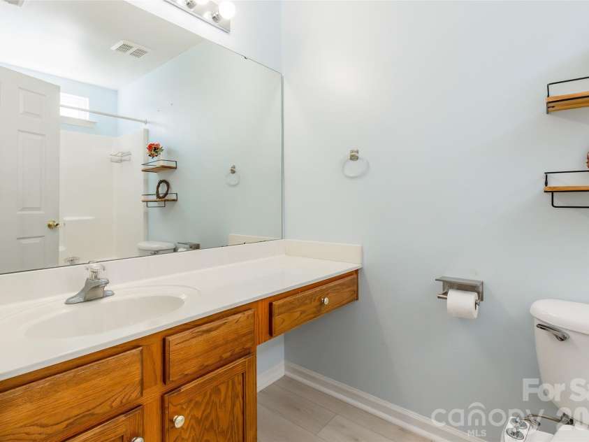 4018 Glenlea Commons Drive, Charlotte, NC 28216.  MLS# CAR4359460, YatesRealty ID 7129. 