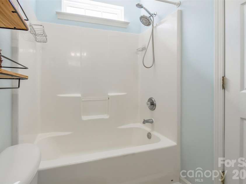 4018 Glenlea Commons Drive, Charlotte, NC 28216.  MLS# CAR4359460, YatesRealty ID 7129. 