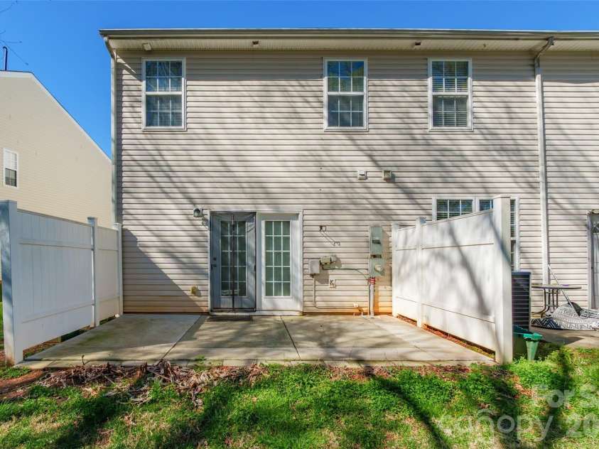 4018 Glenlea Commons Drive, Charlotte, NC 28216.  MLS# CAR4359460, YatesRealty ID 7129. 