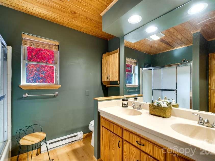 2311 Alarka Road, Bryson City, NC 28713.  MLS# CAR4316928, YatesRealty ID 713. 