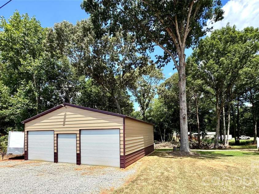 4850 Gideon Drive, Lincolnton, NC 28092.  MLS# CAR4286020, YatesRealty ID 7131. 