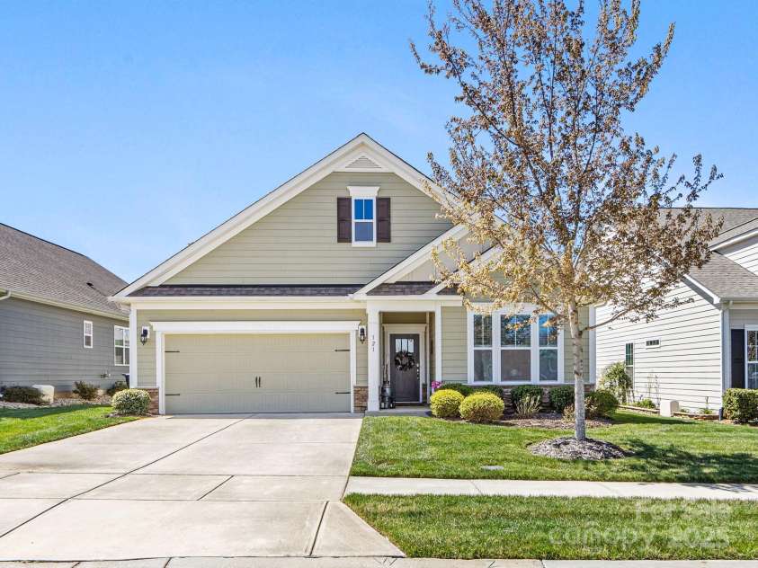 121 Hanks Bluff Drive, Mooresville, NC 28117.  MLS# CAR4238800, YatesRealty ID 7132. 