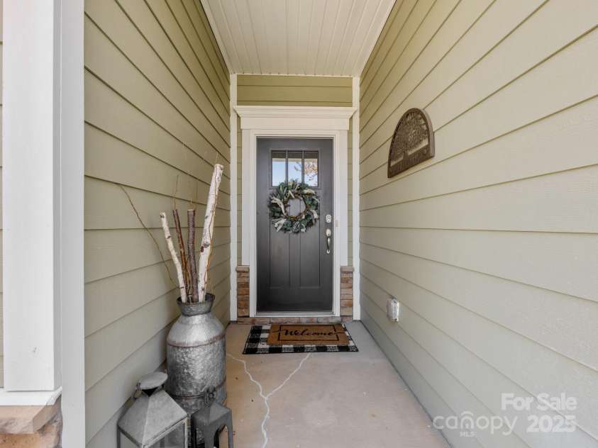 121 Hanks Bluff Drive, Mooresville, NC 28117.  MLS# CAR4238800, YatesRealty ID 7132. 