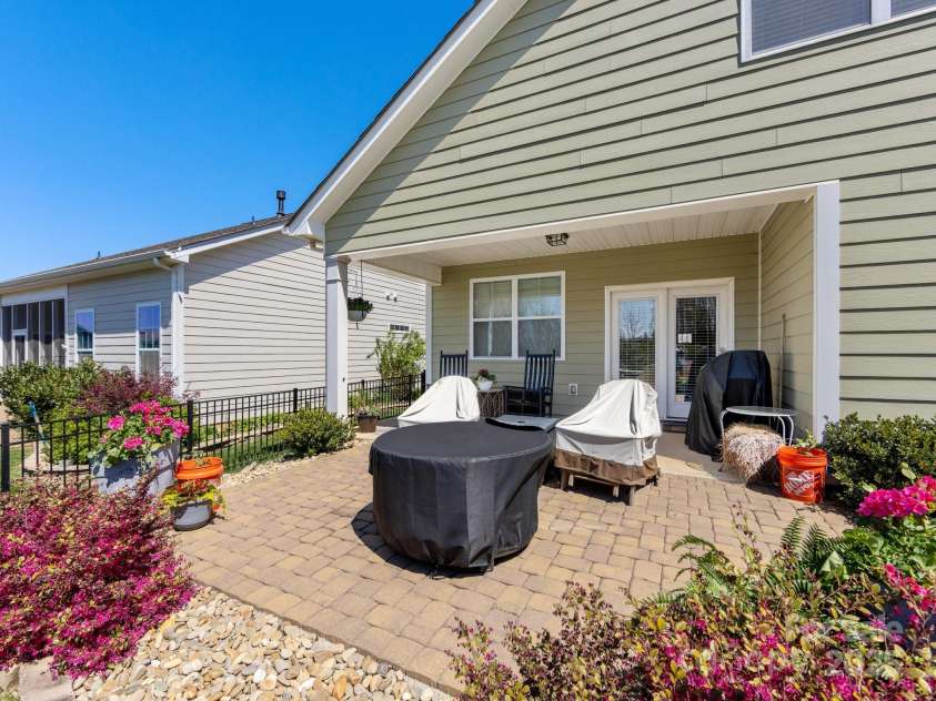 121 Hanks Bluff Drive, Mooresville, NC 28117.  MLS# CAR4238800, YatesRealty ID 7132. 