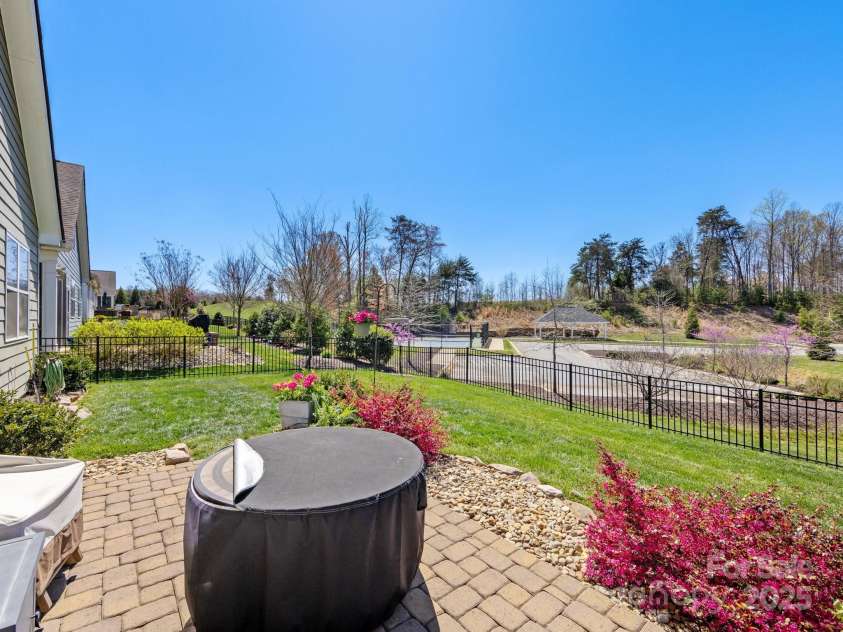 121 Hanks Bluff Drive, Mooresville, NC 28117.  MLS# CAR4238800, YatesRealty ID 7132. 