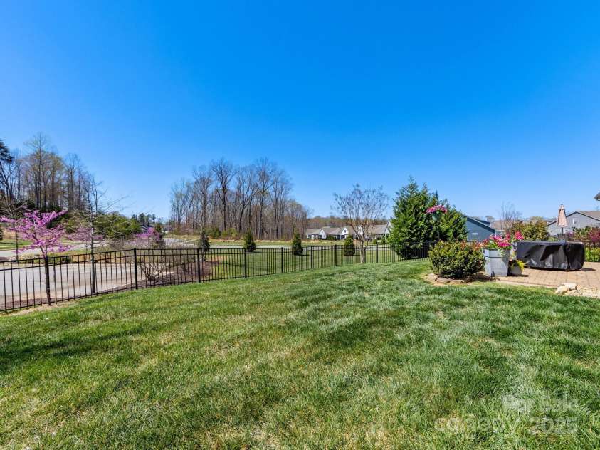 121 Hanks Bluff Drive, Mooresville, NC 28117.  MLS# CAR4238800, YatesRealty ID 7132. 