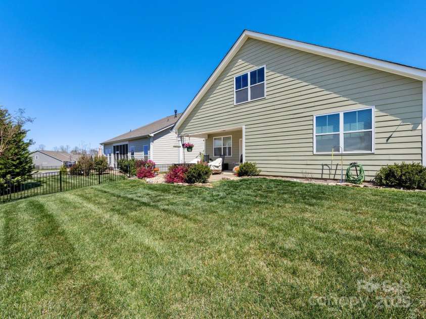 121 Hanks Bluff Drive, Mooresville, NC 28117.  MLS# CAR4238800, YatesRealty ID 7132. 