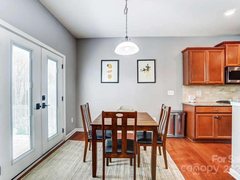 10321 Solar Way, Charlotte, NC 28278.  MLS# CAR4234533, YatesRealty ID 7133. Breakfast nook next to kitchen