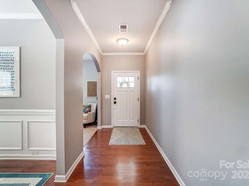10321 Solar Way, Charlotte, NC 28278.  MLS# CAR4234533, YatesRealty ID 7133. Entry hallway from front door entry
