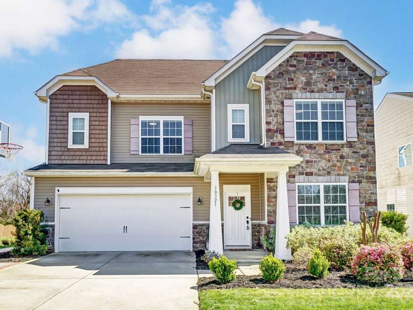 10321 Solar Way, Charlotte, NC 28278.  MLS# CAR4234533, YatesRealty ID 7133. Welcome home to Berewick!