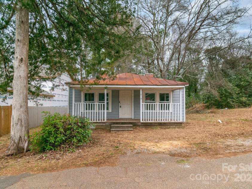 609 Cedar Street, Wadesboro, NC 28170.  MLS# CAR4227674, YatesRealty ID 7134. 