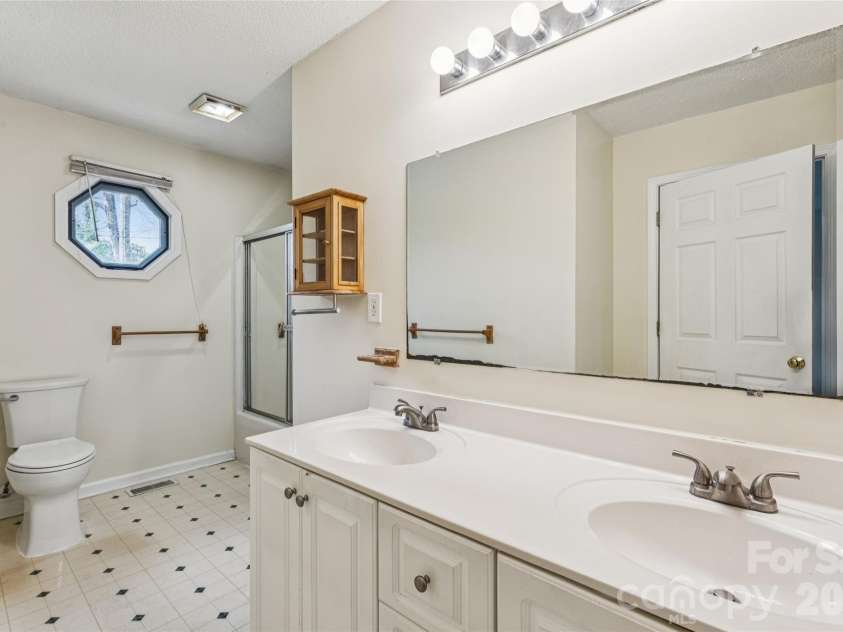 154 Lilly Avenue, Salisbury, NC 28144.  MLS# CAR4362819, YatesRealty ID 7135. Primary Bath