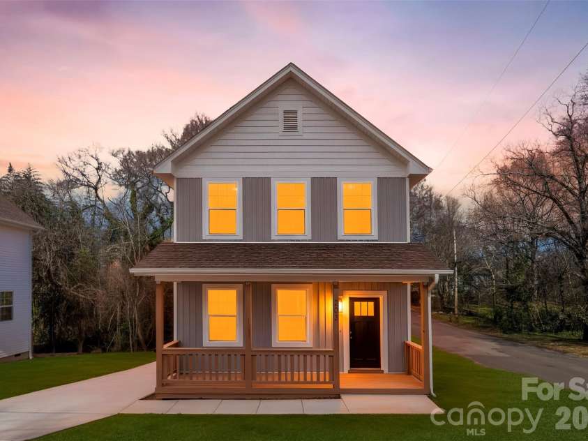 203 Putnam Street, Shelby, NC 28152.  MLS# CAR4343868, YatesRealty ID 7136. 