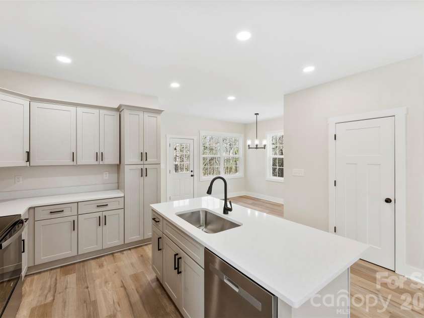 205 Putnam Street, Shelby, NC 28152.  MLS# CAR4346373, YatesRealty ID 7137. 