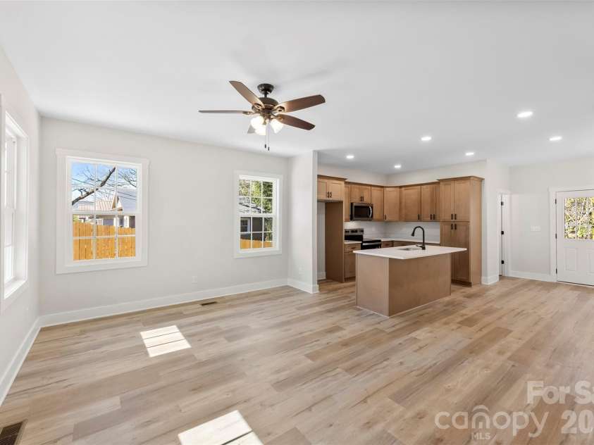 207 Putnam Street, Shelby, NC 28152.  MLS# CAR4343872, YatesRealty ID 7138. 