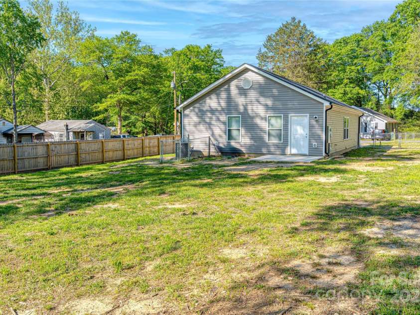 402 Digh Street, Gastonia, NC 28052.  MLS# CAR4248290, YatesRealty ID 7138. Back yard