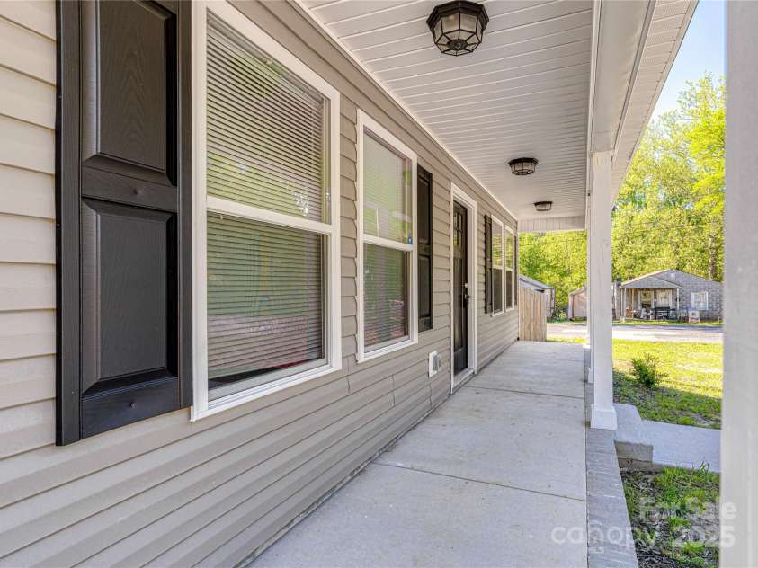 402 Digh Street, Gastonia, NC 28052.  MLS# CAR4248290, YatesRealty ID 7138. Front porch