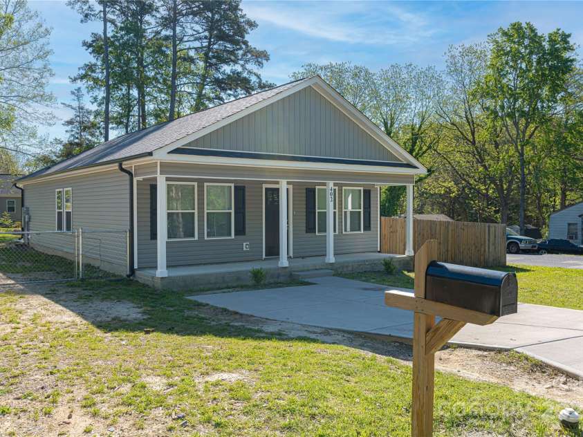 402 Digh Street, Gastonia, NC 28052.  MLS# CAR4248290, YatesRealty ID 7138. Front view