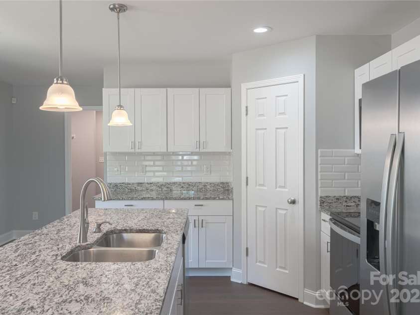 402 Digh Street, Gastonia, NC 28052.  MLS# CAR4248290, YatesRealty ID 7138. Kitchen