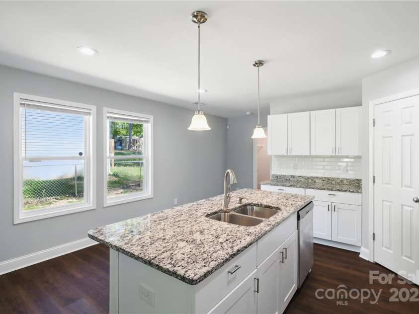 402 Digh Street, Gastonia, NC 28052.  MLS# CAR4248290, YatesRealty ID 7138. Kitchen