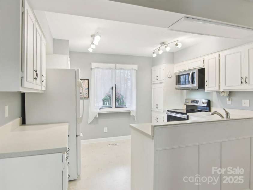 11 Floral Drive, Pisgah Forest, NC 28768.  MLS# CAR4237580, YatesRealty ID 7139. 