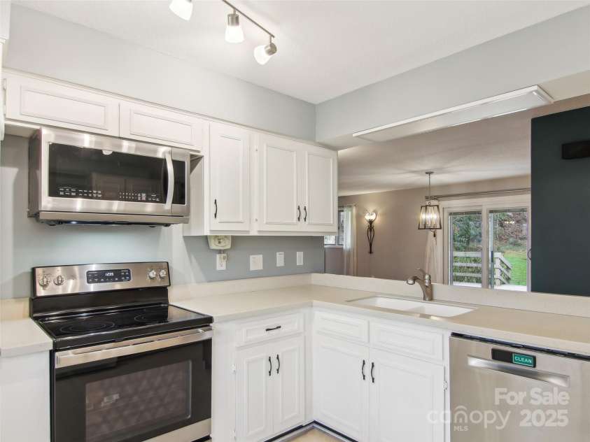 11 Floral Drive, Pisgah Forest, NC 28768.  MLS# CAR4237580, YatesRealty ID 7139. 